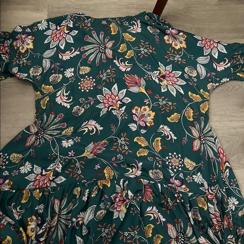 Women’s long sleeves dress.